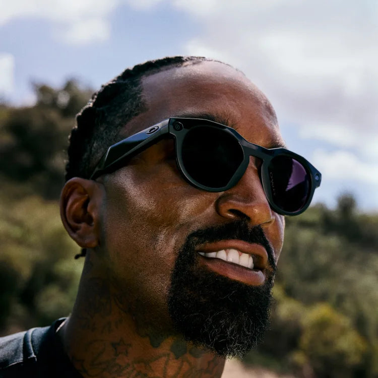 OAKLEY META
Clear to Amethyst Transitions®